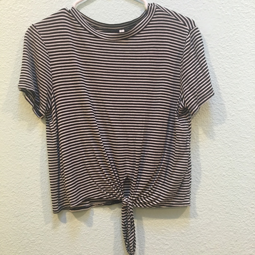 Black and white t-shirt